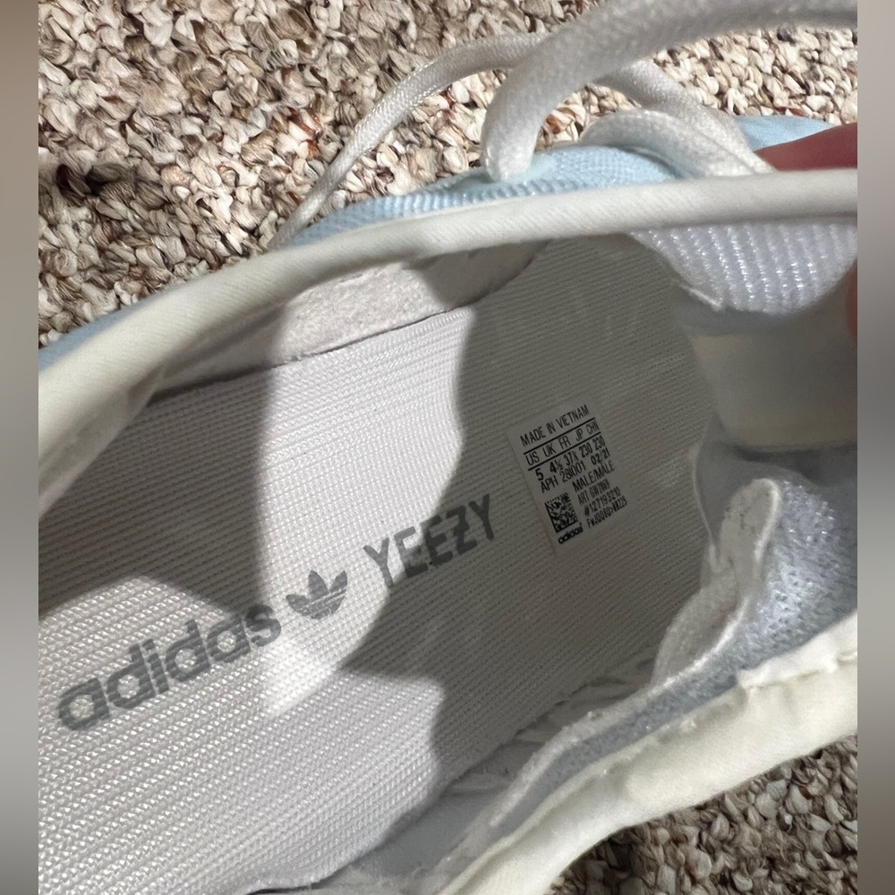 Yeezys Mono Ice